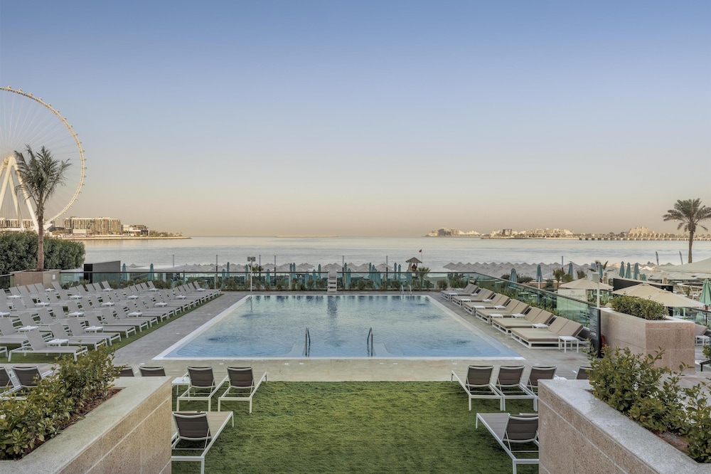 Hilton Dubai Jumeirah — Swimming pool in Dubai