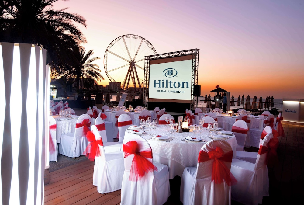 Hilton Dubai Jumeirah — Restaurant & bars in Dubai