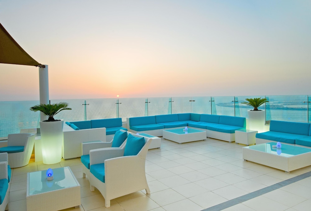 Hilton Dubai Jumeirah — Restaurant & bars in Dubai