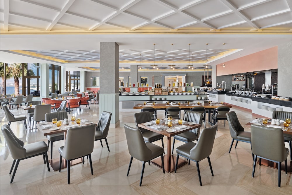 JA Beach Hotel, Dubai — Restaurant & bars in Dubai