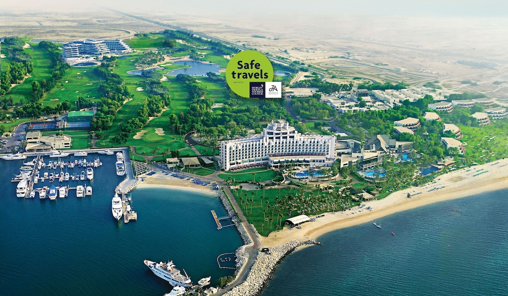 JA Beach Hotel, Dubai — Hotel building in Dubai