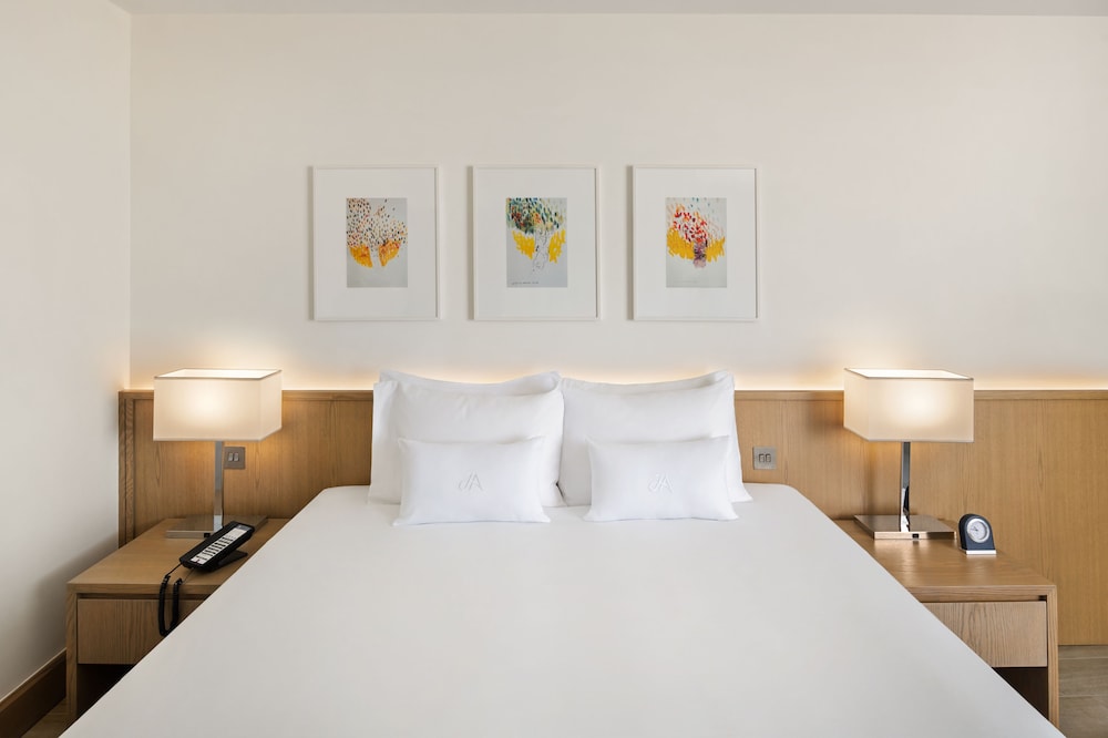 JA Beach Hotel, Dubai — Hotel rooms in Dubai
