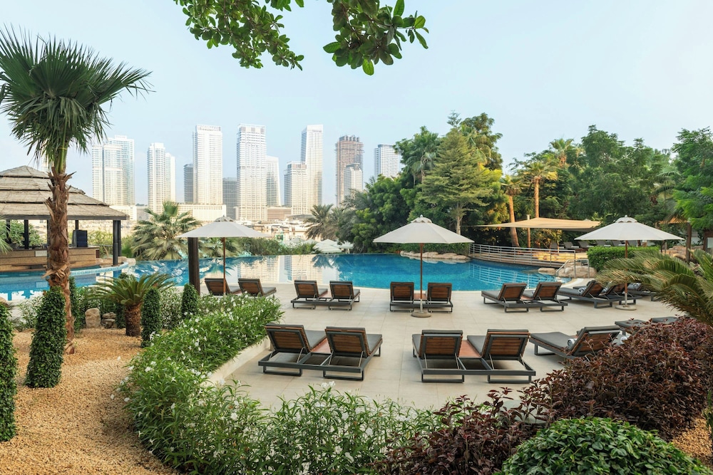 Le Méridien Mina Seyahi Beach Resort & Waterpark — Swimming pool in Dubai