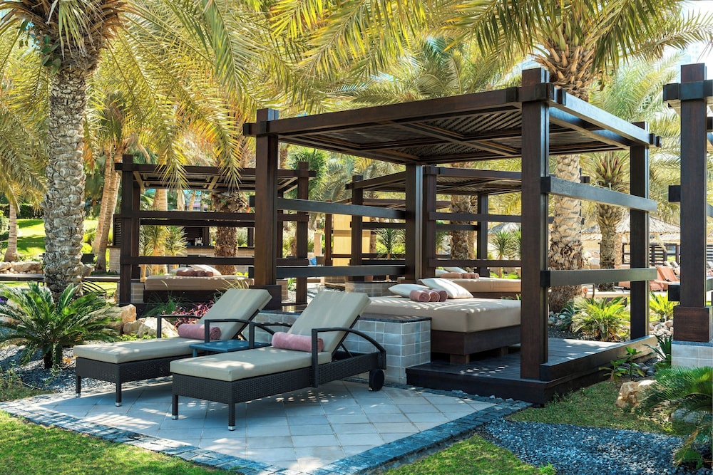 Le Méridien Mina Seyahi Beach Resort & Waterpark — Hotel rooms in Dubai