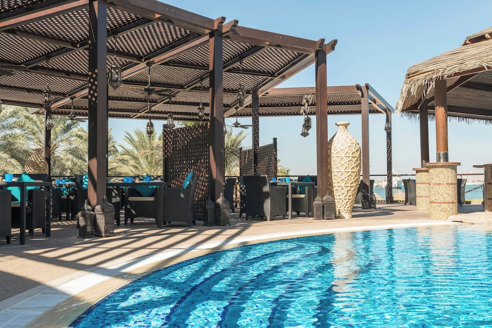 Le Méridien Mina Seyahi Beach Resort & Waterpark — Swimming pool in Dubai