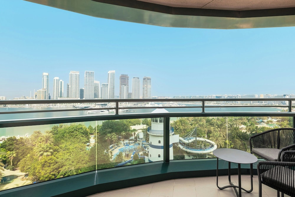 Le Méridien Mina Seyahi Beach Resort & Waterpark — Hotel rooms in Dubai