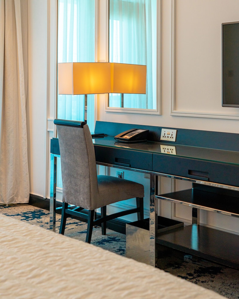 Le Méridien Mina Seyahi Beach Resort & Waterpark — Hotel rooms in Dubai