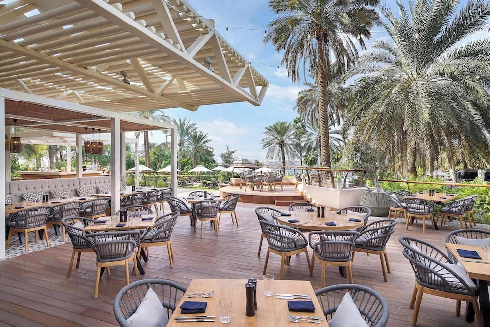 Le Méridien Mina Seyahi Beach Resort & Waterpark — Restaurant & bars in Dubai