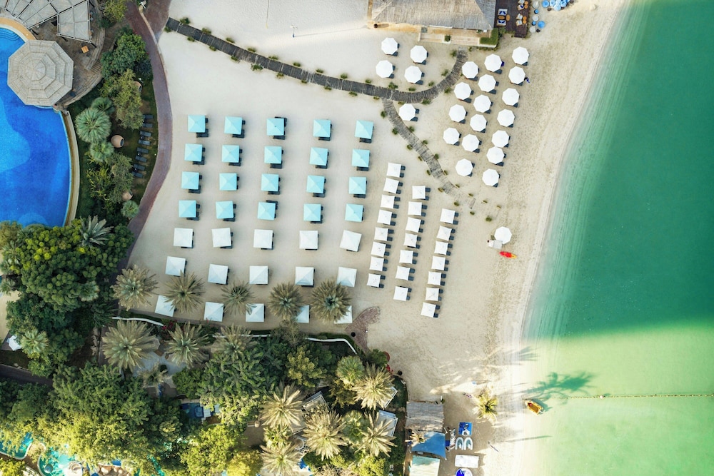 Le Méridien Mina Seyahi Beach Resort & Waterpark — Beach in Dubai