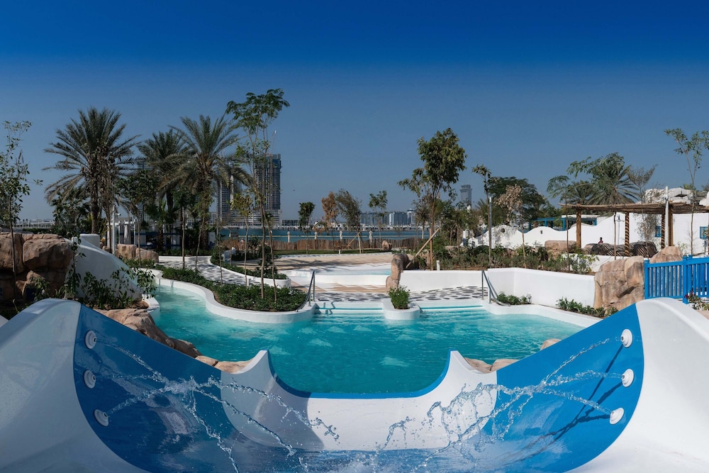 Le Méridien Mina Seyahi Beach Resort & Waterpark — Swimming pool in Dubai
