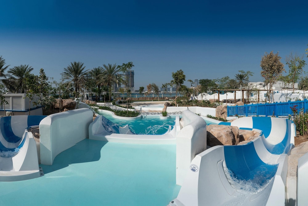 Le Méridien Mina Seyahi Beach Resort & Waterpark — Swimming pool in Dubai