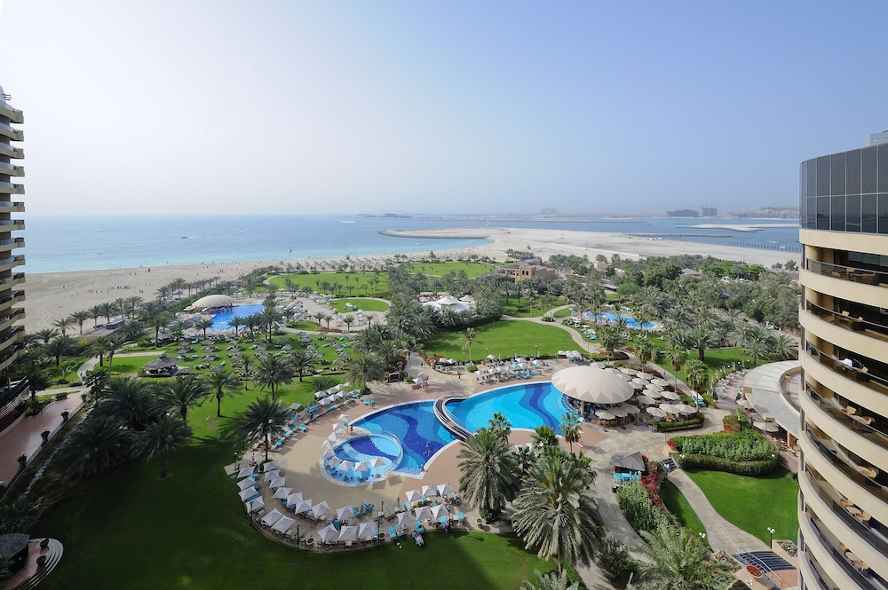 Le Royal Meridien Beach Resort And Spa — Swimming pool in Dubai