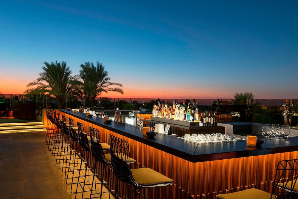 Le Royal Meridien Beach Resort And Spa — Restaurant & bars in Dubai