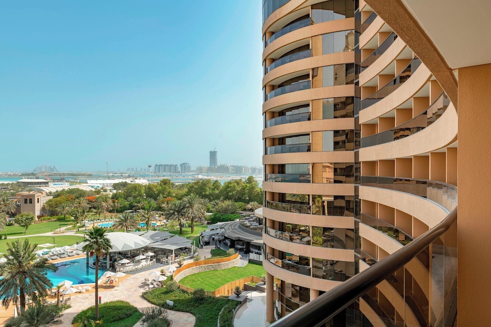 Le Royal Meridien Beach Resort And Spa — Hotel building in Dubai