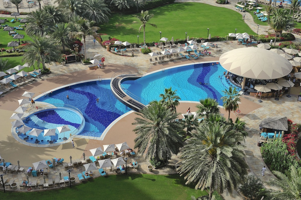 Le Royal Meridien Beach Resort And Spa — Swimming pool in Dubai