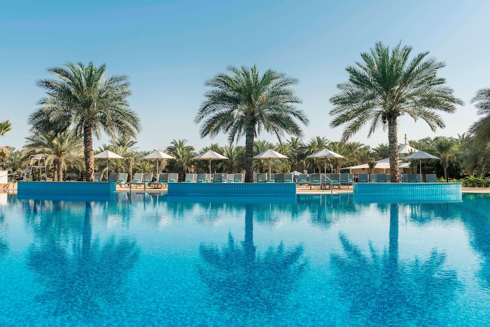 Le Royal Meridien Beach Resort And Spa — Swimming pool in Dubai