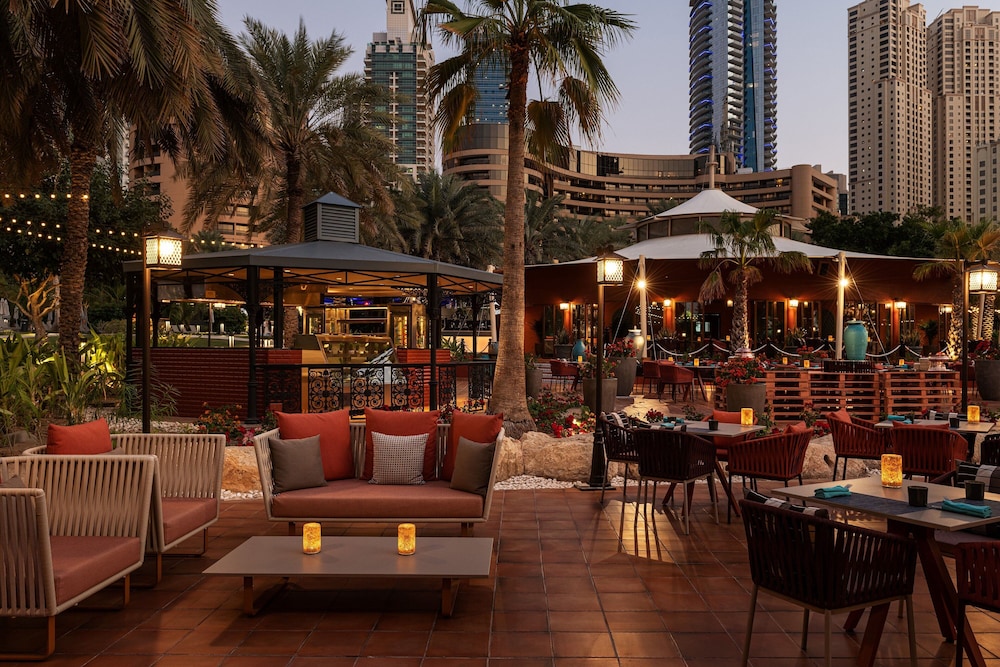 Le Royal Meridien Beach Resort And Spa — Restaurant & bars in Dubai
