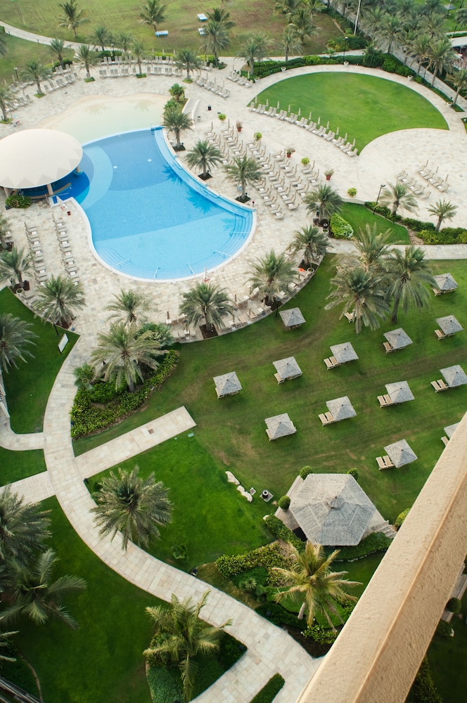 Le Royal Meridien Beach Resort And Spa — Swimming pool in Dubai