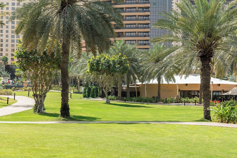 Le Royal Meridien Beach Resort And Spa — Hotel building in Dubai