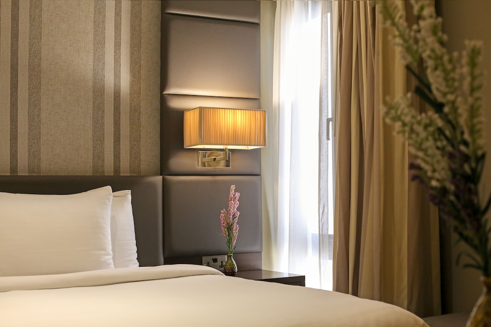 Dubai Marine Beach Resort & Spa — Hotel rooms in Dubai