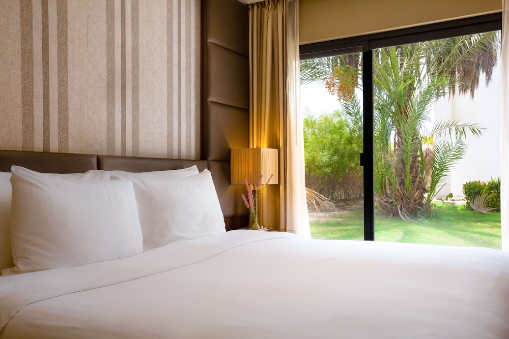 Dubai Marine Beach Resort & Spa — Hotel rooms in Dubai