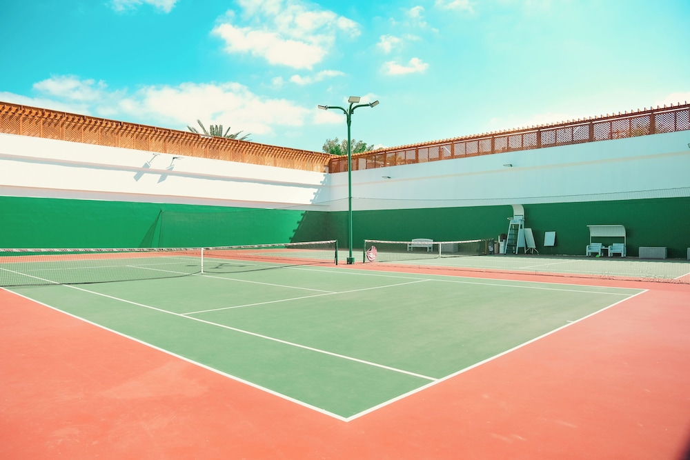 Dubai Marine Beach Resort & Spa — Sports & recreation in Dubai