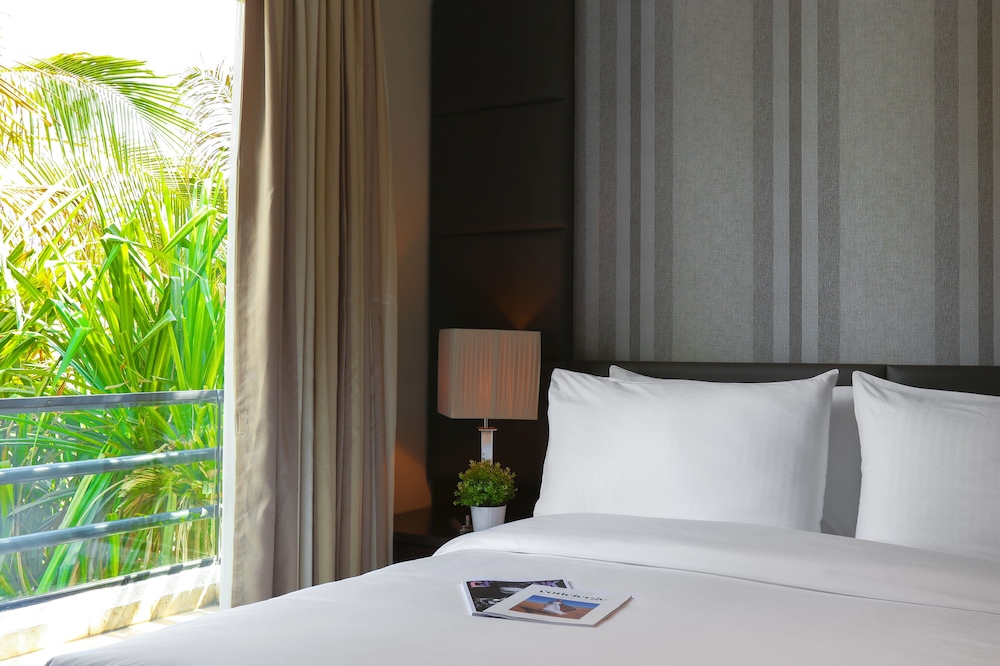 Dubai Marine Beach Resort & Spa — Hotel rooms in Dubai