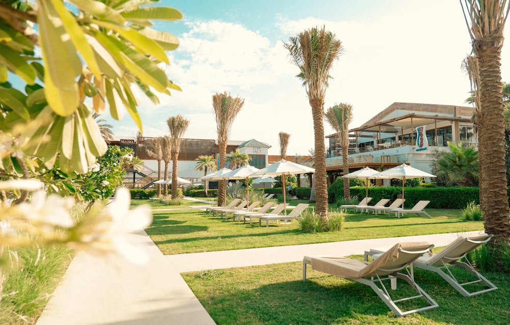Dubai Marine Beach Resort & Spa — Beach in Dubai
