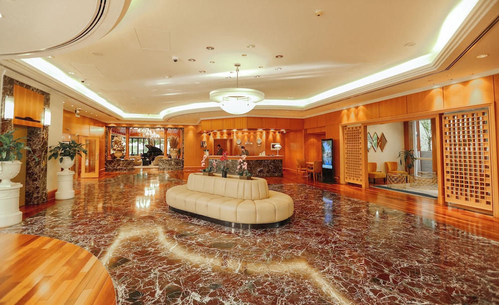 Dubai Marine Beach Resort & Spa — Hotel building in Dubai
