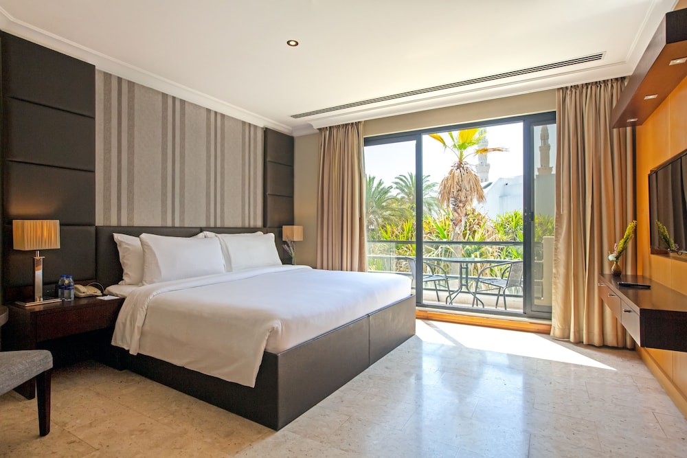 Dubai Marine Beach Resort & Spa — Hotel rooms in Dubai