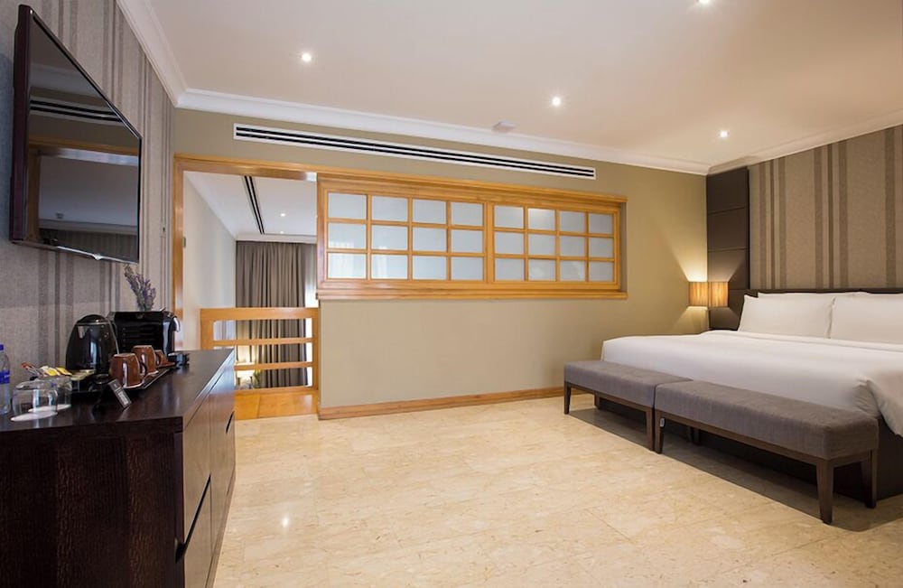 Dubai Marine Beach Resort & Spa — Hotel rooms in Dubai