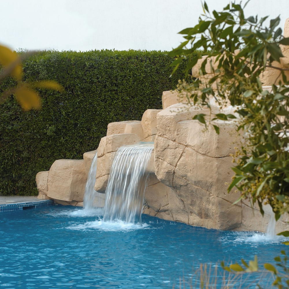 Dubai Marine Beach Resort & Spa — Swimming pool in Dubai