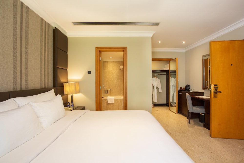 Dubai Marine Beach Resort & Spa — Hotel rooms in Dubai