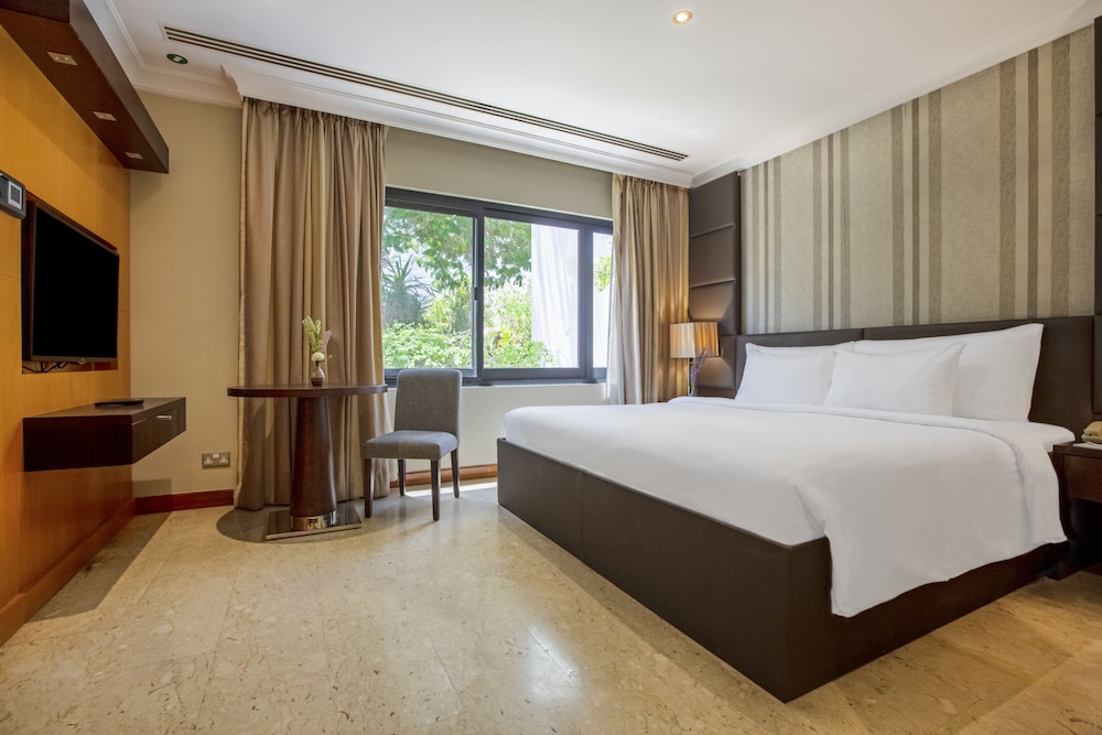 Dubai Marine Beach Resort & Spa — Hotel rooms in Dubai