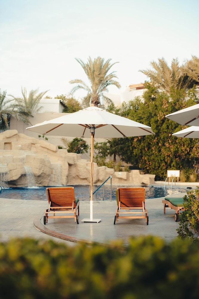 Dubai Marine Beach Resort & Spa — Swimming pool in Dubai
