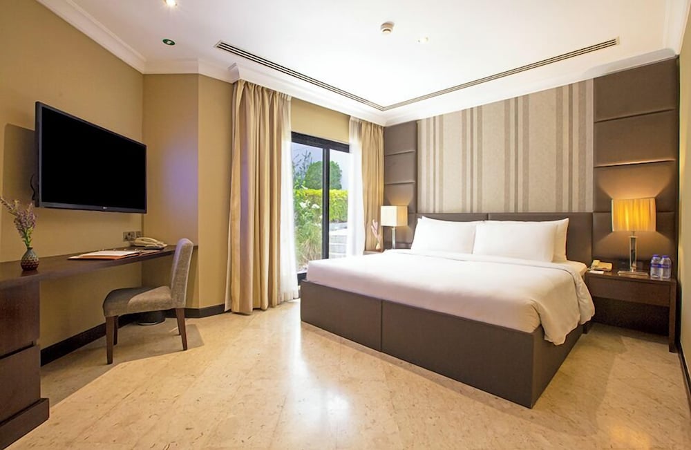 Dubai Marine Beach Resort & Spa — Hotel rooms in Dubai