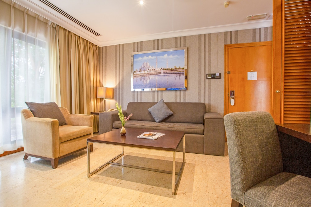 Dubai Marine Beach Resort & Spa — Hotel rooms in Dubai