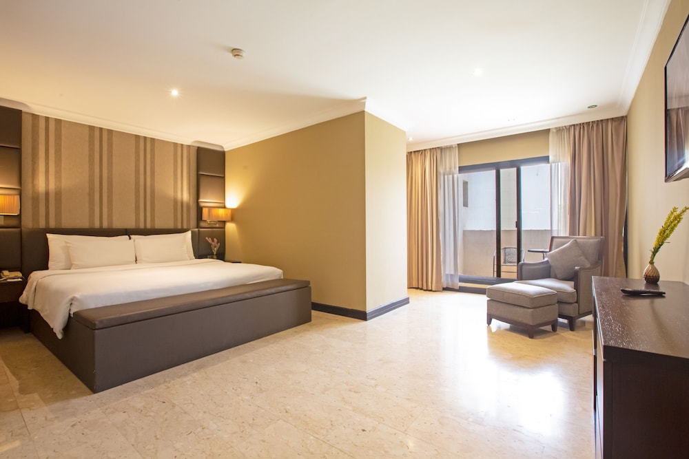 Dubai Marine Beach Resort & Spa — Hotel rooms in Dubai