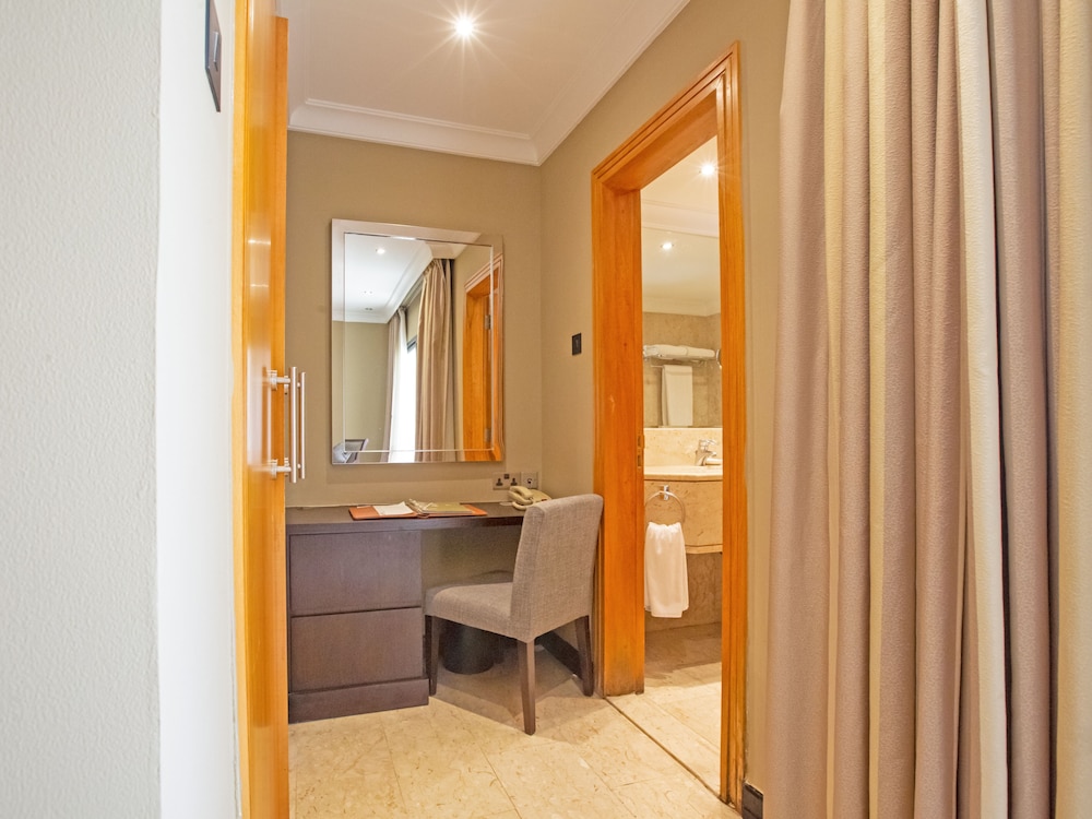 Dubai Marine Beach Resort & Spa — Hotel rooms in Dubai