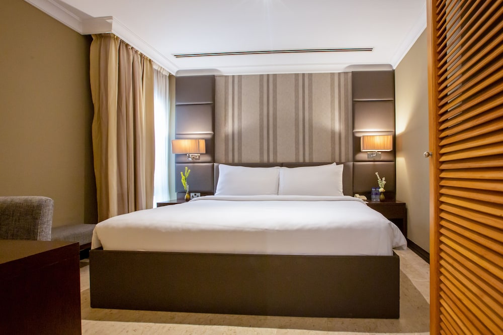 Dubai Marine Beach Resort & Spa — Hotel rooms in Dubai