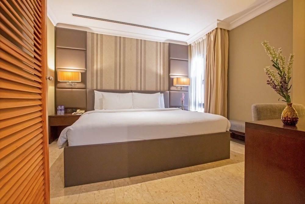 Dubai Marine Beach Resort & Spa — Hotel rooms in Dubai