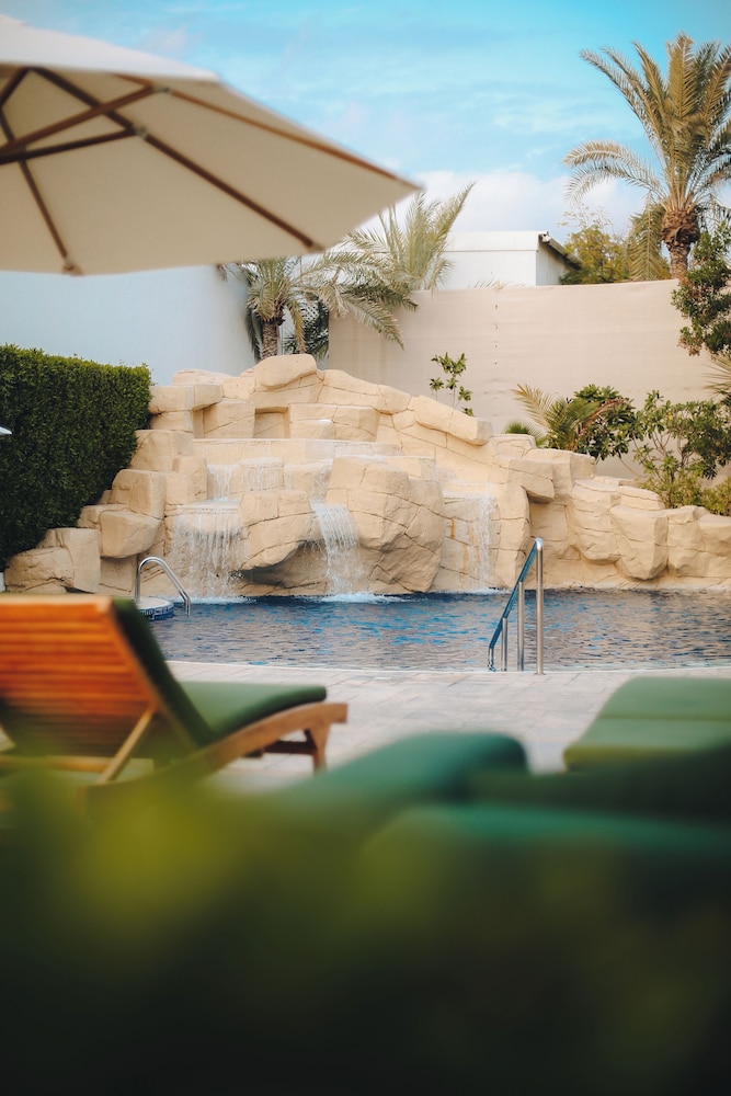 Dubai Marine Beach Resort & Spa — Swimming pool in Dubai