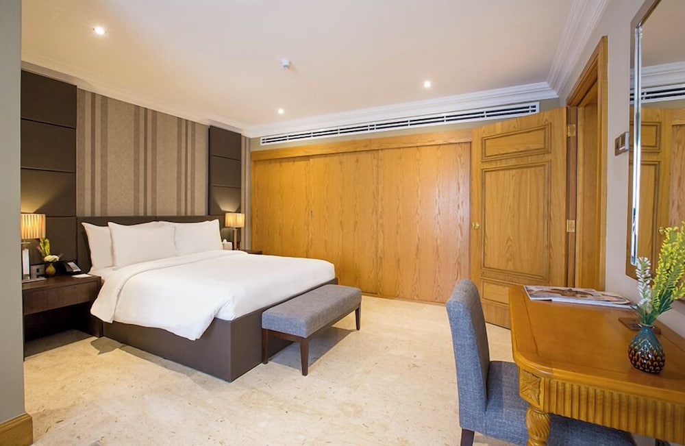 Dubai Marine Beach Resort & Spa — Hotel rooms in Dubai