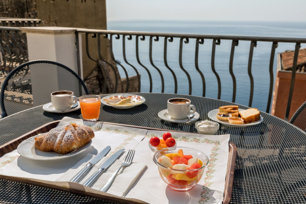Hotel Vello d'Oro — Hotel rooms in Taormina, Sicily