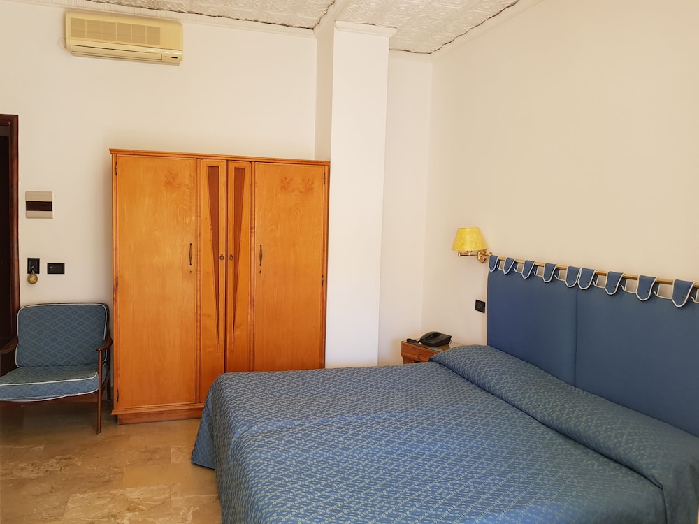 Hotel Vello d'Oro — Hotel rooms in Taormina, Sicily
