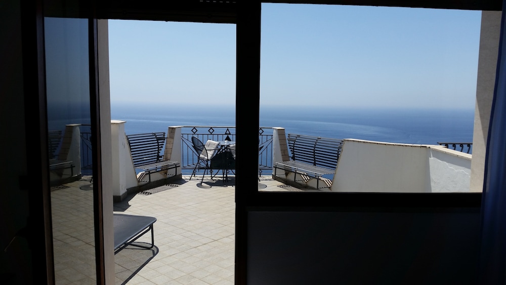 Hotel Vello d'Oro — Hotel rooms in Taormina, Sicily