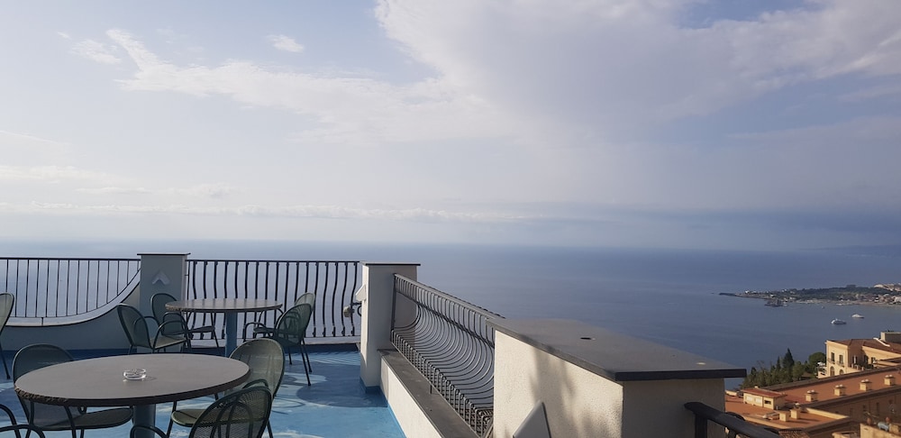 Hotel Vello d'Oro — Restaurant & bars in Taormina, Sicily