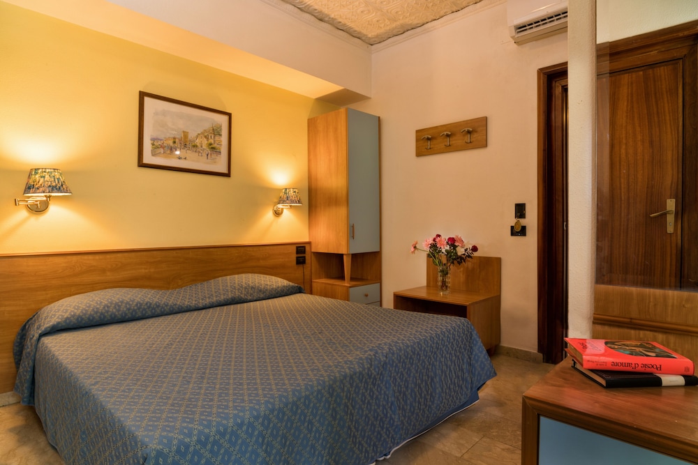Hotel Vello d'Oro — Hotel rooms in Taormina, Sicily