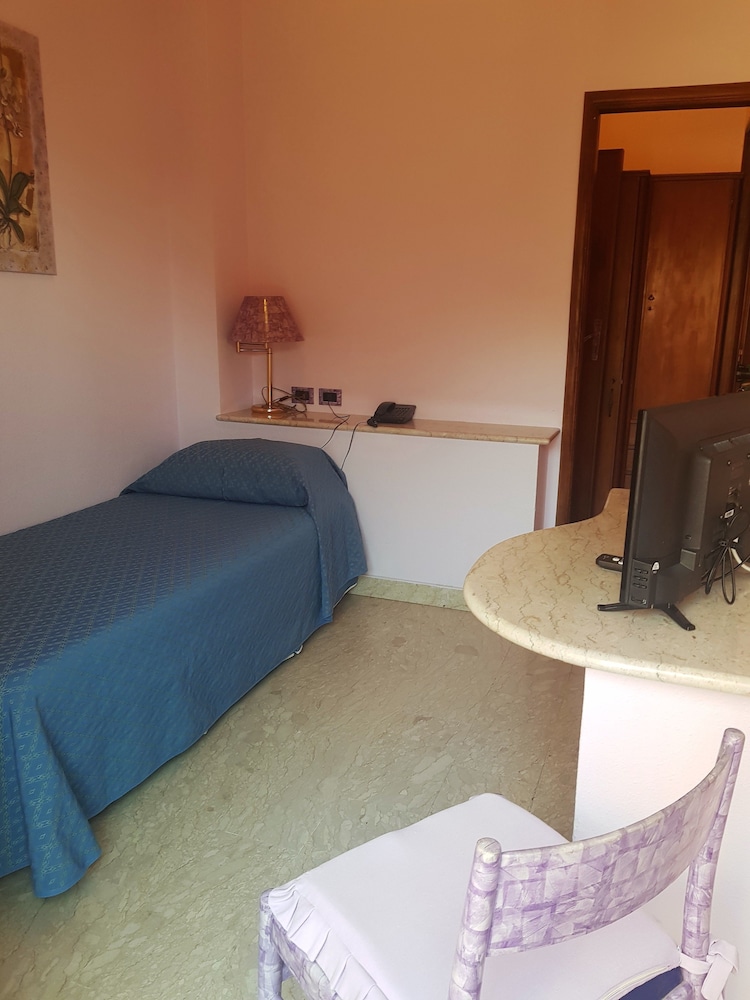 Hotel Vello d'Oro — Hotel rooms in Taormina, Sicily