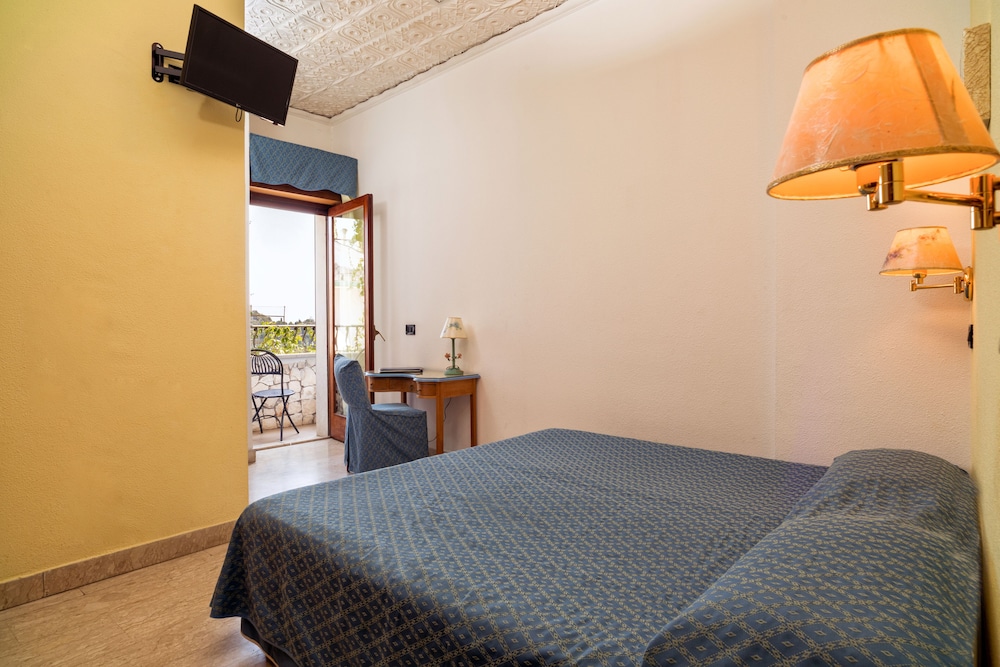 Hotel Vello d'Oro — Hotel rooms in Taormina, Sicily